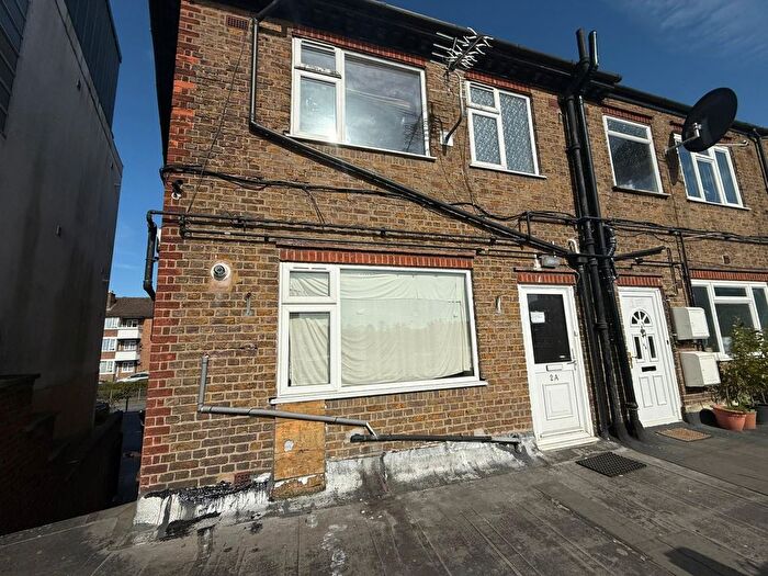 3 Bedroom Flat To Rent In The Broadway, Joel Street, Northwood, HA6