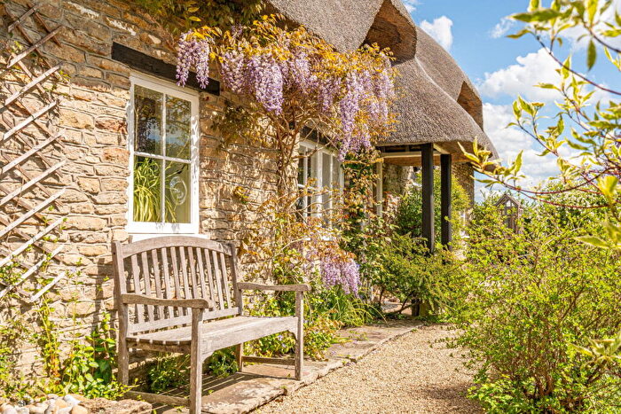 4 Bedroom Detached House For Sale In Sutton Benger, Chippenham, SN15