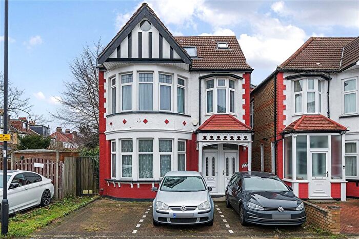 3 Bedroom Flat To Rent In Lodge Drive, Palmers Green, London, N13