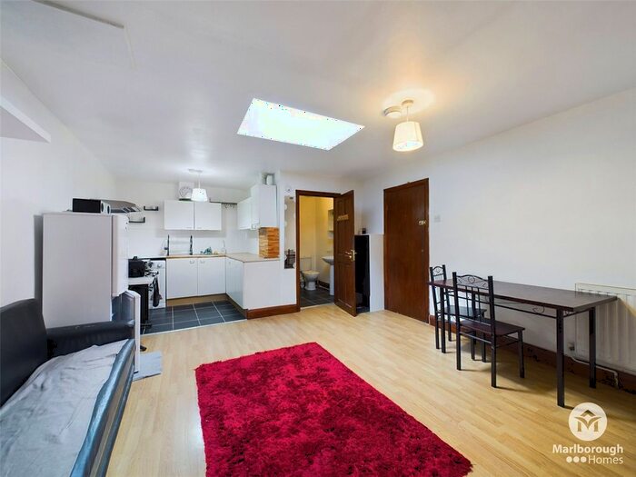 2 Bedroom Flat To Rent In Leytonstone Road, Stratford London, E15