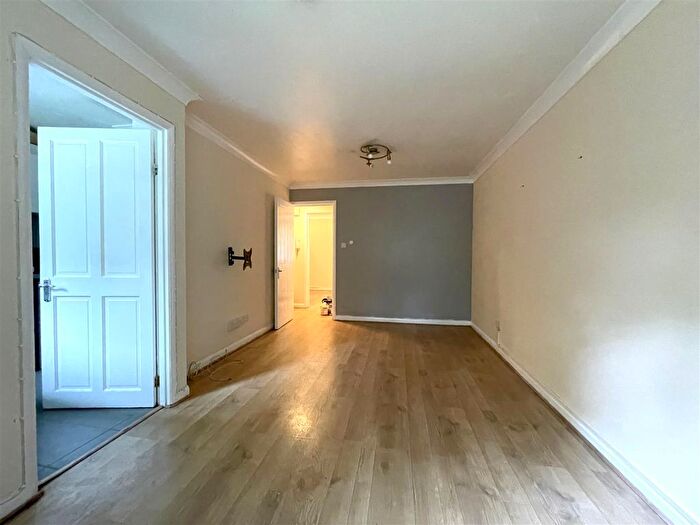 1 Bedroom Flat To Rent In Gainsborough Road, Hayes, UB4