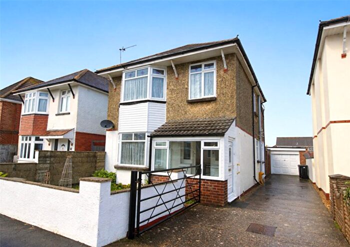 3 Bedroom Detached House For Sale In Kingswell Road, Bournemouth, Dorset, BH10