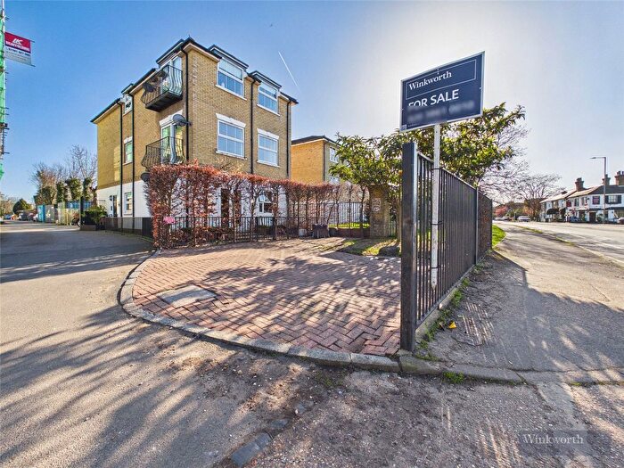 2 Bedroom Flat For Sale In Portsmouth Road, Long Ditton, Surbiton, Surrey, KT6
