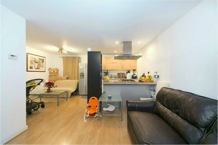 2 Bedroom Apartment To Rent In Chrisp Street, London, E14