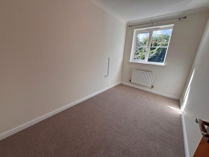 2 Bedroom Apartment To Rent In Station Approach West, Redhill, RH1