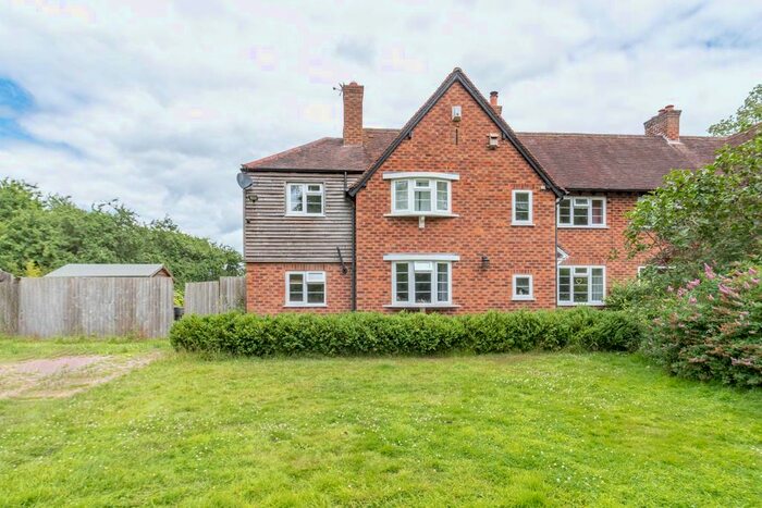 4 Bedroom Semi-Detached House For Sale In Dagnell End Road, Redditch, Worcestershire, B98