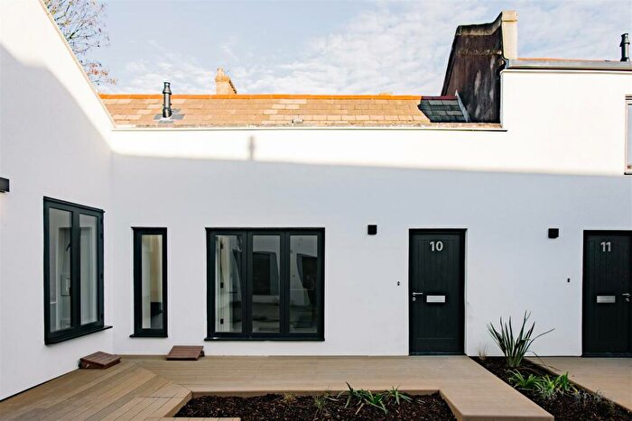 2 Bedroom Flat To Rent In Fonthill Mews, Finsbury Park, N4