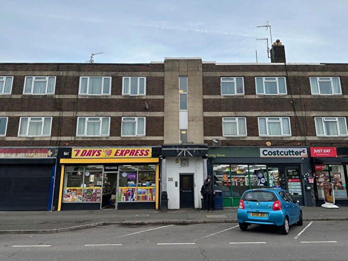 2 Bedroom Flat For Sale In Rockingham Road, Corby, Northamptonshire, NN17