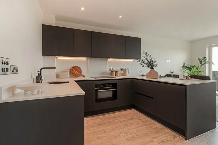 1 Bedroom Flat For Sale In Flat Kew Bridge Rise, Brentford, TW8