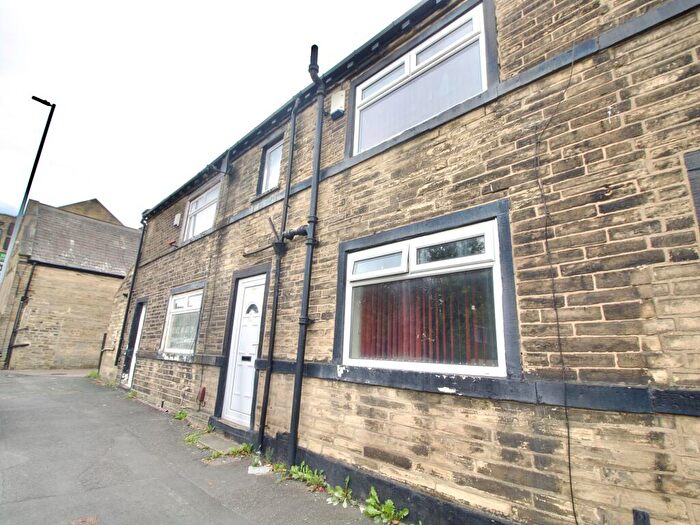 2 Bedroom Terraced House To Rent In Clayton Road, Bradford, BD7
