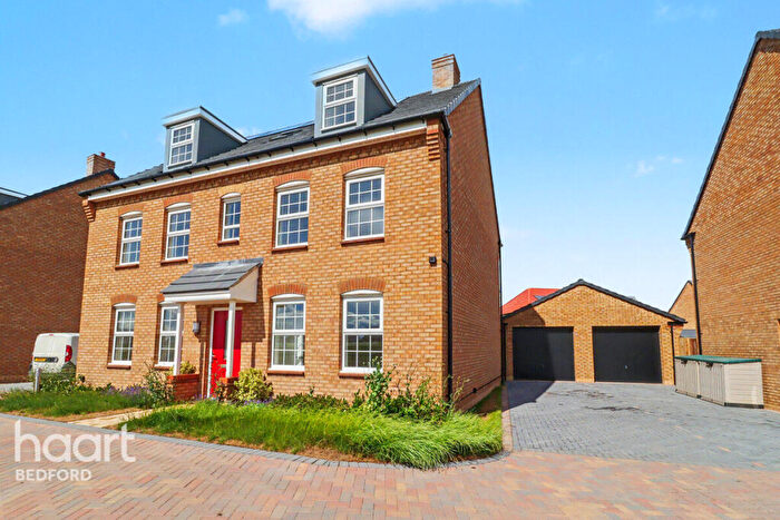 5 Bedroom Detached House For Sale In Bluebell Road, Bedford, MK42