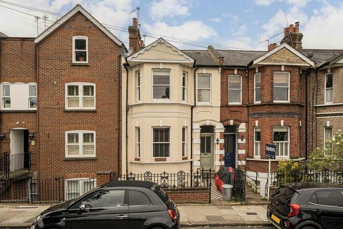 2 Bedroom Flat To Rent In Amyand Park Road, St Margarets, Twickenham, TW1