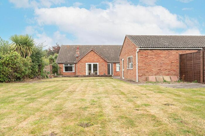 5 Bedroom Detached Bungalow For Sale In Bulmer Lane, Winterton-On-Sea, NR29