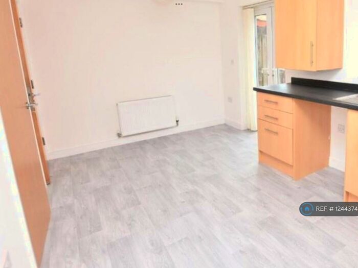 4 Bedroom Terraced House To Rent In Garden Mews, Darwen, BB3