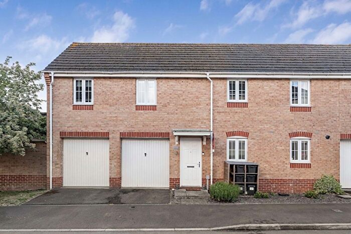 3 Bedroom End Of Terrace House For Sale In Endeavour Road, Swindon, SN3