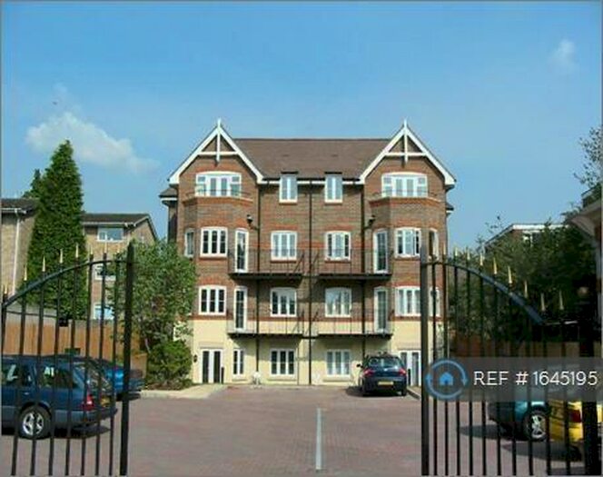 2 Bedroom Flat To Rent In Station Road, Redhill, RH1