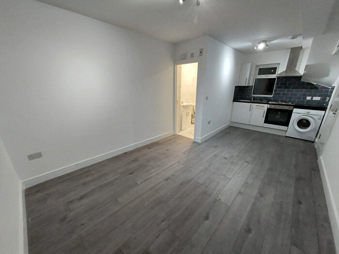 Studio To Rent In Bromley Road, N17