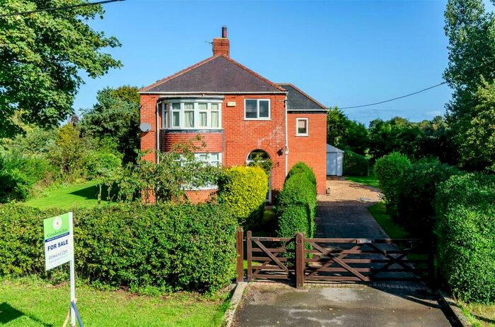 4 Bedroom Detached House For Sale In North Leys Road, Hollym, HU19