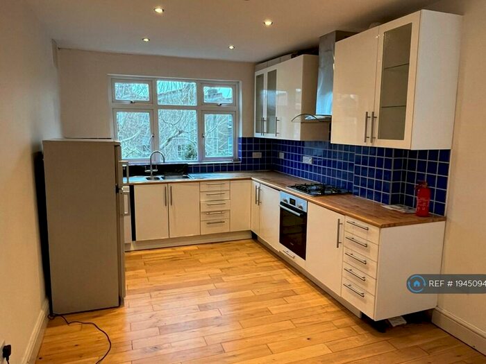 2 Bedroom Flat To Rent In Queens Drive, London, N4