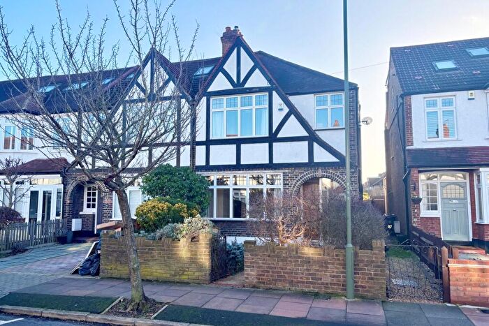 3 Bedroom End Of Terrace House For Sale In Broomfield Road, Beckenham, BR3