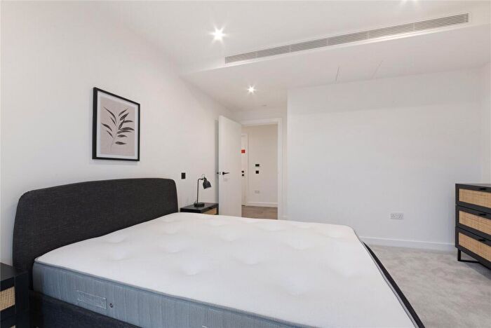 2 Bedroom Apartment To Rent In Boxwood Gardens, London Dock, E1W