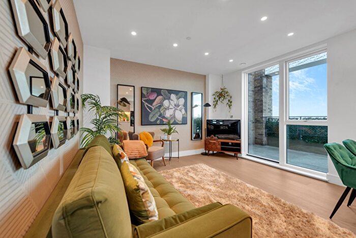 2 Bedroom Flat For Sale In Flat Bookbinder Point, Acton, W3