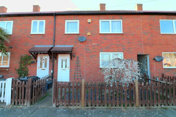 3 Bedroom House To Rent In New North Road, Ilford, IG6