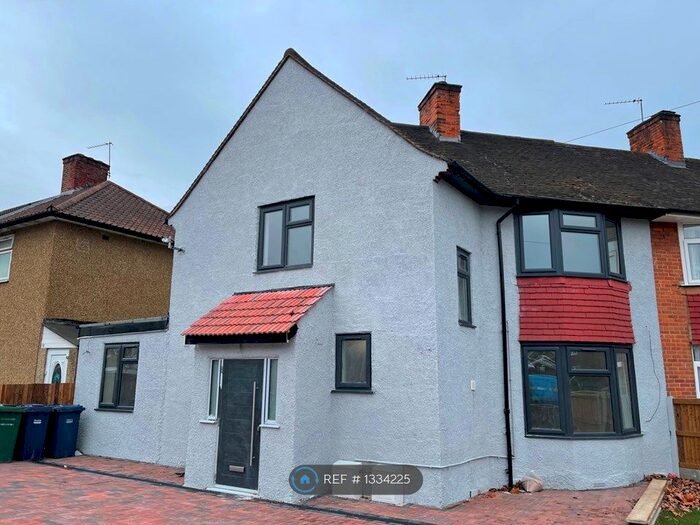 4 Bedroom Semi-Detached House To Rent In Littlefield Road, Edgware, HA8