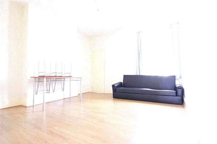 3 Bedroom Apartment To Rent In Kensington Gardens, Ilford, IG1