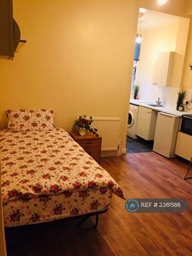 Studio To Rent In Green Lanes, London, N8