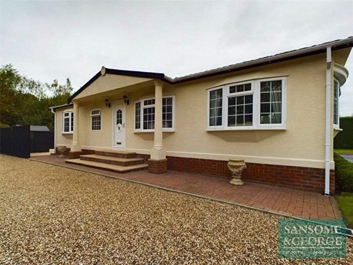 2 Bedroom Detached House To Rent In Bath Road, Woolhampton, Reading, Berkshire, RG7