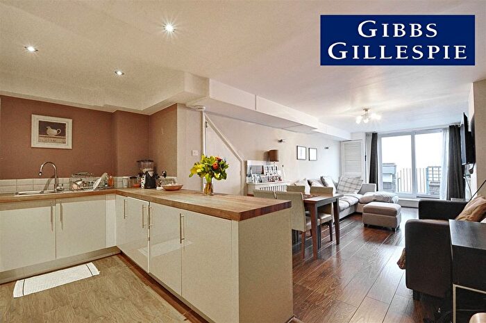 1 Bedroom Flat To Rent In Chiswick High Road, London, W4