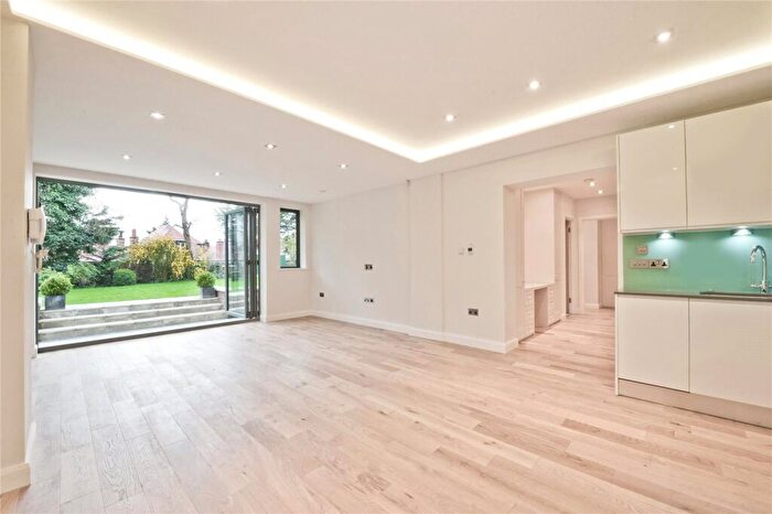 2 Bedroom Flat To Rent In West Heath Road, Hampstead, NW3