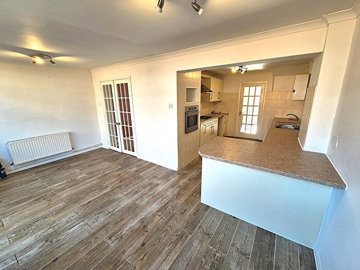 3 Bedroom End Of Terrace House For Sale In Embley Close, Calmore, Totton, Southampton, SO40