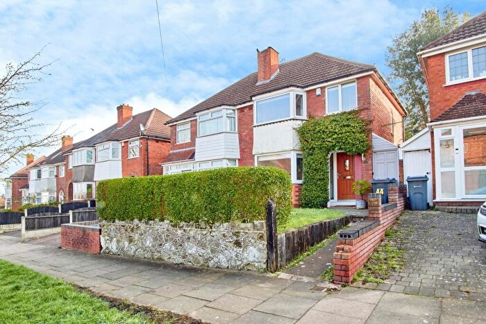 3 Bedroom Semi Detached House For Sale In Green Acres Road, Birmingham, West Midlands, B38