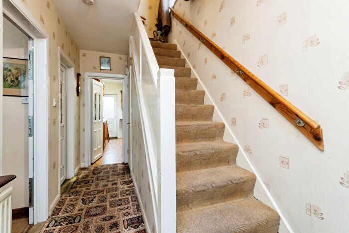 3 Bedroom Detached House For Sale In Newlyn Drive, Nottingham, NG8