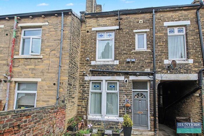 3 Bedroom Terraced House For Sale In Crossley Street Bradford, BD7