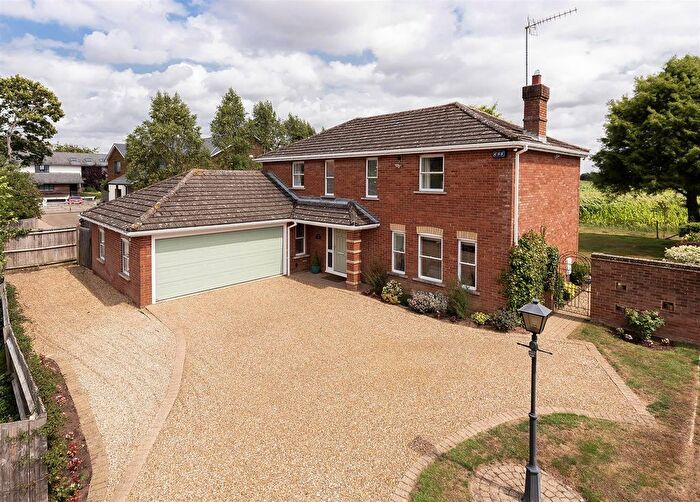 4 Bedroom Detached House For Sale In Chesfield Close, Hadlow, Tonbridge, TN11