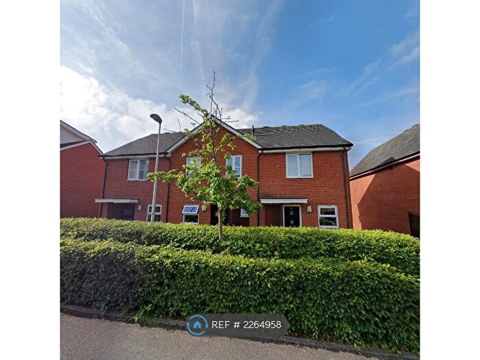 3 Bedroom Terraced House To Rent In Puffin Way, Reading, RG2