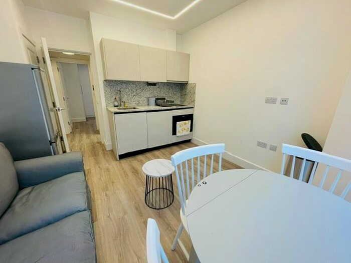 1 Bedroom Flat To Rent In Rita Rd, London, SW8