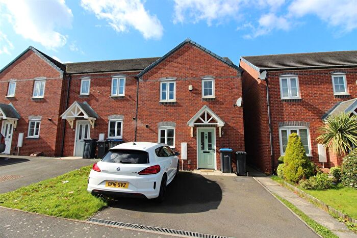 3 Bedroom End Terrace House To Rent In Hoskins Lane, Middlesbrough, TS4