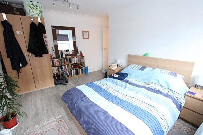 3 Bedroom Flat To Rent In High Road, London, N12