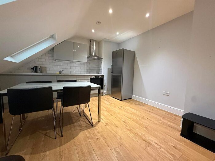 1 Bedroom Flat To Rent In Bourne Hill, London, N13