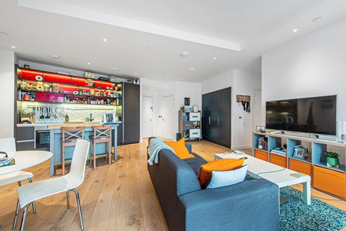 2 Bedroom Apartment To Rent In Grantham House, Botanic Square, London, E14