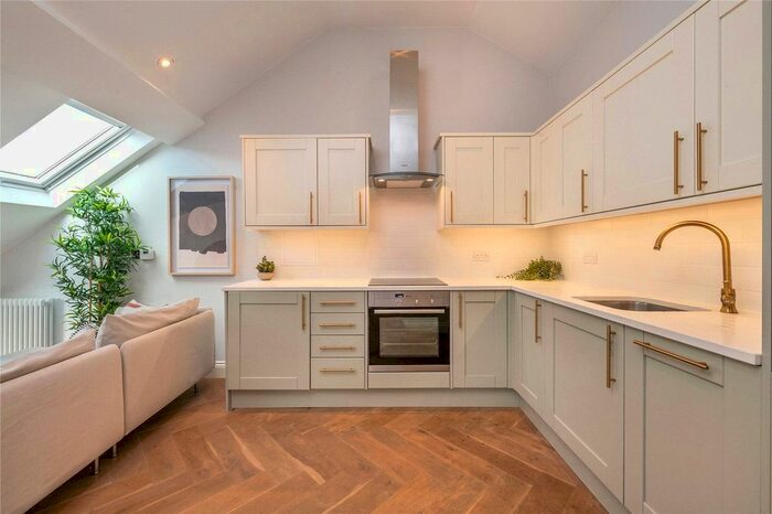2 Bedroom Flat To Rent In Roehampton Lane, London, SW15
