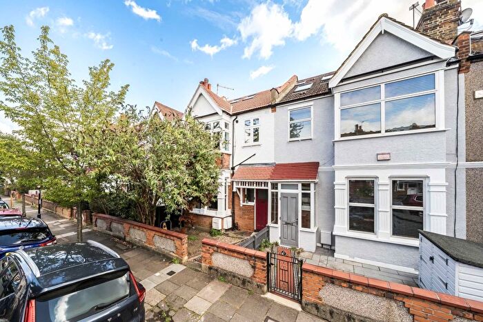 3 Bedroom Flat To Rent In Raymond Avenue, London, W13