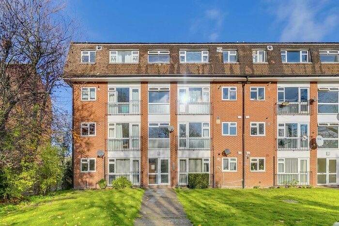 2 Bedroom Flat To Rent In Hamilton Road, London, W5