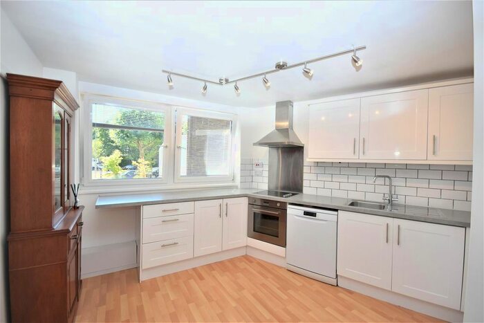 3 Bedroom Flat To Rent In Justin Close, Brentford, TW8