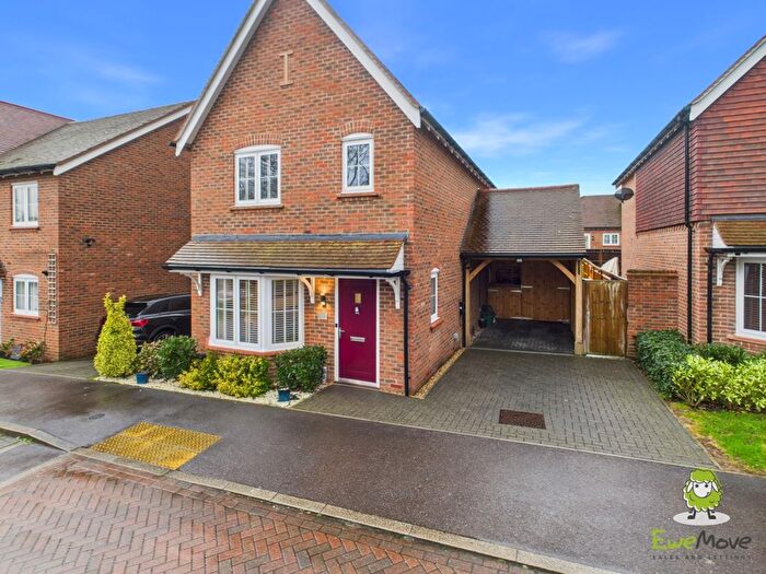 3 Bedroom Detached House For Sale In Mansard Crescent, Chineham, Basingstoke, Hampshire, RG24