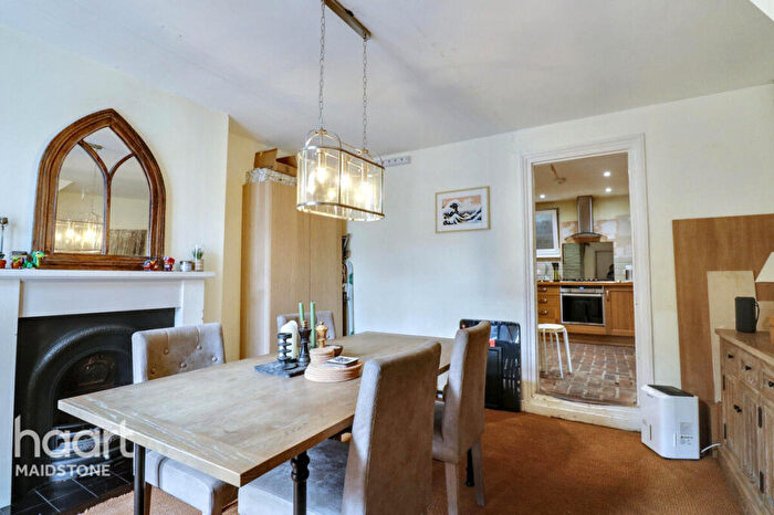 3 Bedroom Semi-Detached House For Sale In Prospect Place, Maidstone, ME16